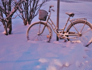 Batterie vélo électrique en hiver : autonomie, recharge et stockage